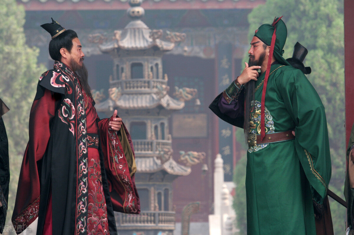 三国演义的主要内容30字左右(三国演义的主要内容400字)