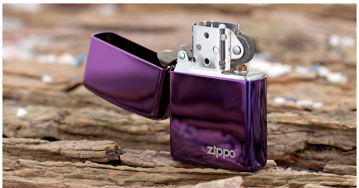 zippo打火机加油图解(zippo打火机加油方法)