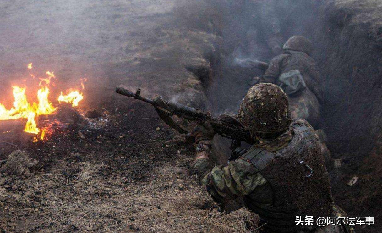 乌克兰东部发生大规模交火(乌克兰东部密集交火直播)