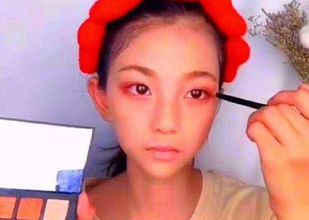 一个特别火的小姑娘网红(这个女孩火了)