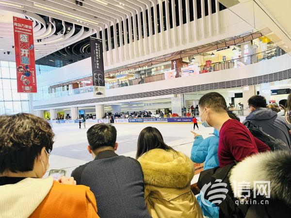 万象城溜冰场在哪个区(万象城溜冰场怎么样)