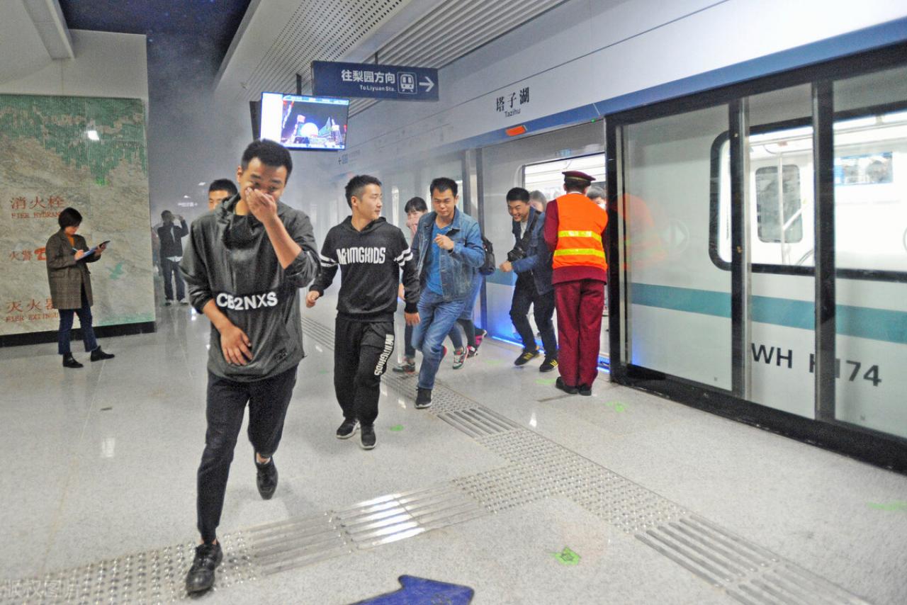 上海地铁爆炸图片(昨天晚上上海地铁爆炸)