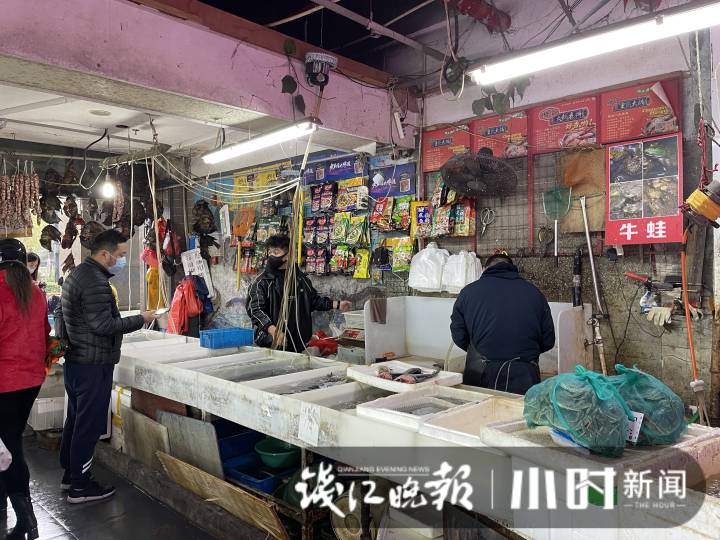 两元青菜照样送，老人家电话下单也可以，杭州东港嘉苑这家店的免费送货服务，赞