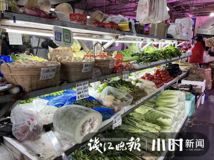 两元青菜照样送，老人家电话下单也可以，杭州东港嘉苑这家店的免费送货服务，赞