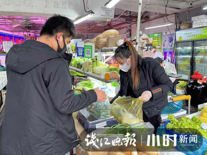 两元青菜照样送，老人家电话下单也可以，杭州东港嘉苑这家店的免费送货服务，赞