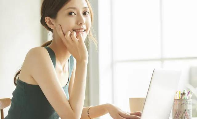 不会写文章，也不想露脸拍视频，新人怎样做自媒体赚钱？