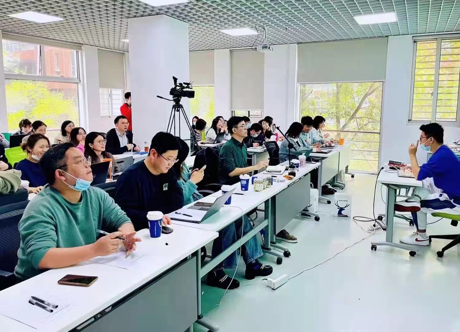 考研人数创新高：百亿培训市场背后有机构“先招生、再招师”