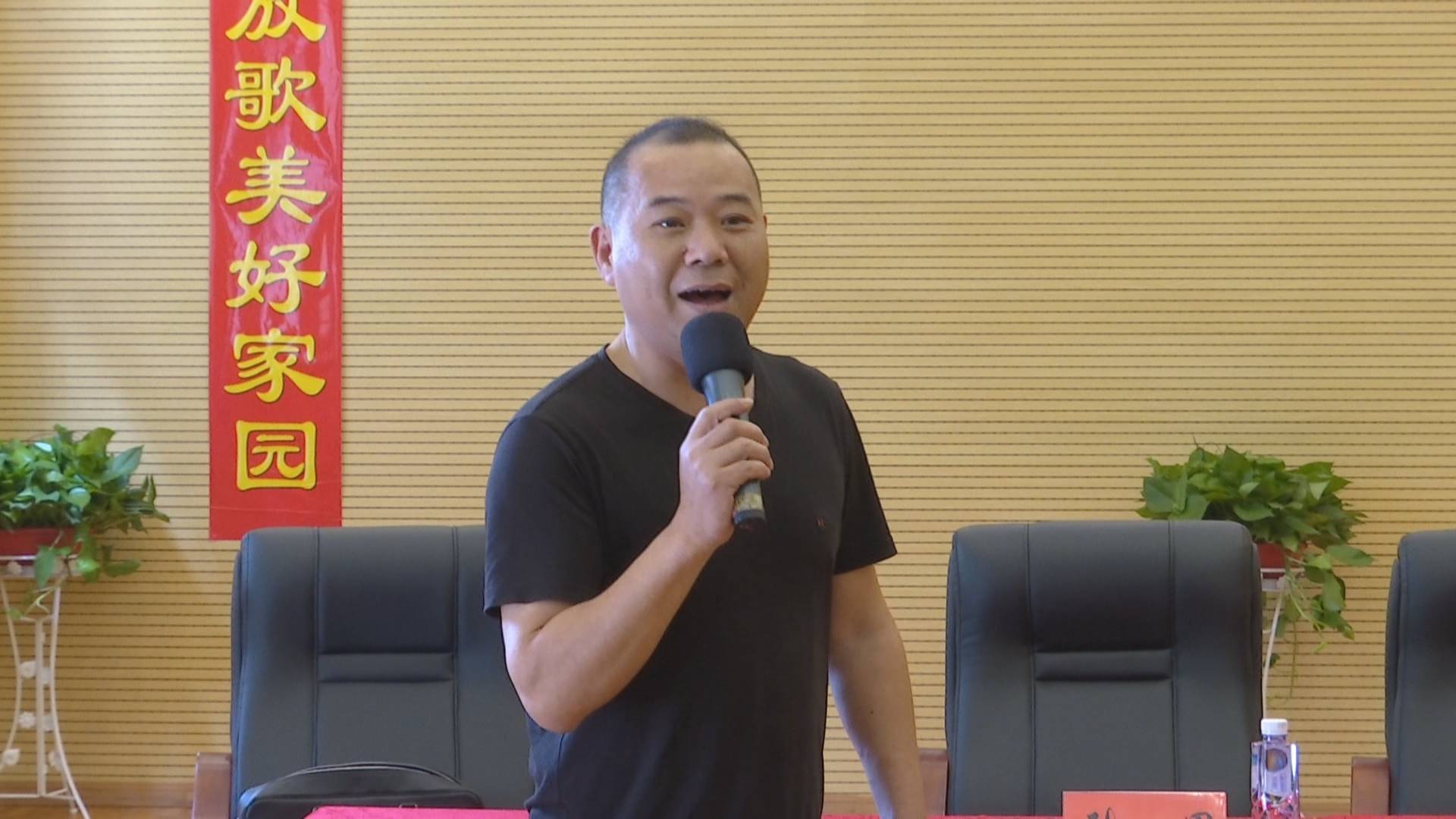 李明华：锦绣梨园 唱响心中的热爱