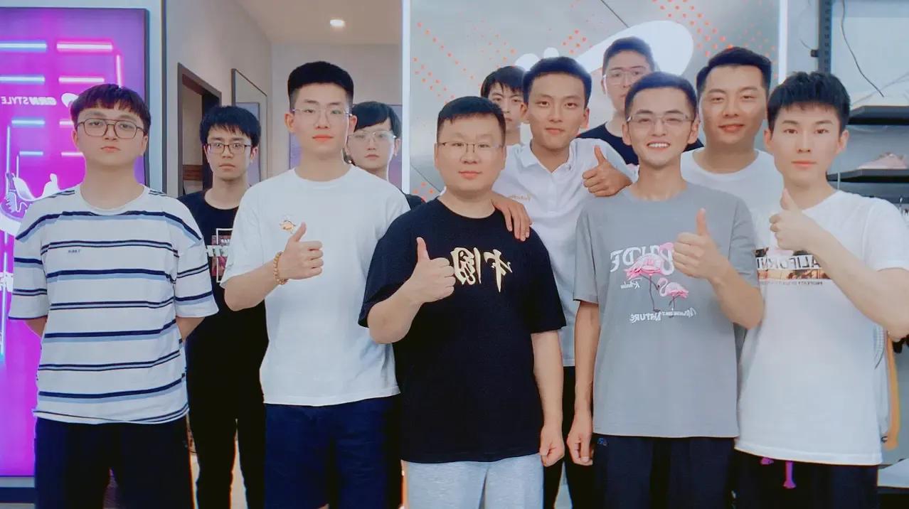 布衣小童拍短视频做自媒体，一年赚多少钱