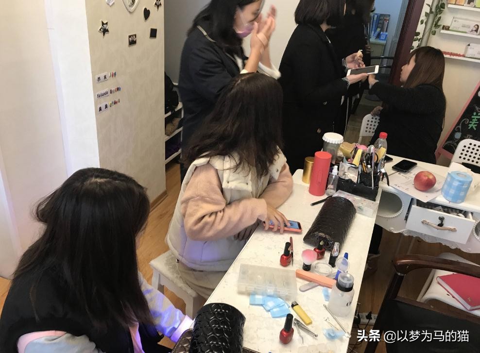 高考结束不读大学，女生可以学这6类技术，学时短，很好就业