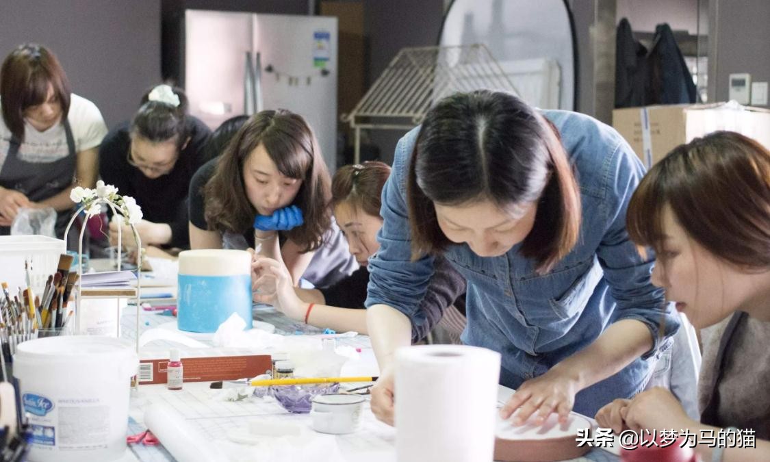 高考结束不读大学，女生可以学这6类技术，学时短，很好就业