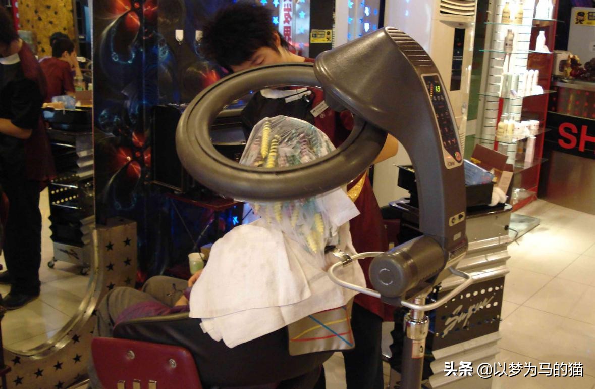 高考结束不读大学，女生可以学这6类技术，学时短，很好就业