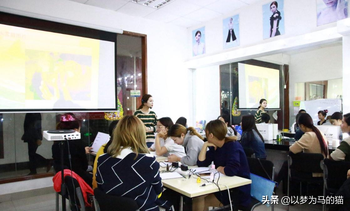 高考结束不读大学，女生可以学这6类技术，学时短，很好就业