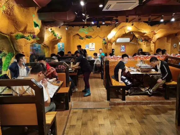 只有“傻瓜”才会去做网红，做网红背后的人赚得更多