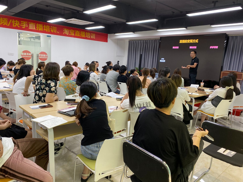 我学自媒体被割了2千多的韭菜，3年了，你知道我赚了多少钱吗？