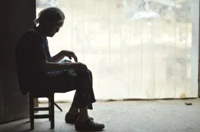《老妇人》：她69岁，被29岁的年轻男人性侵，没人相信