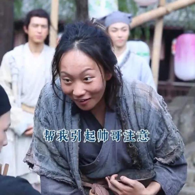 这位25岁的江苏女孩，北京的服务员和吉祥的工人现在成为互联网名人，年收入为3000万