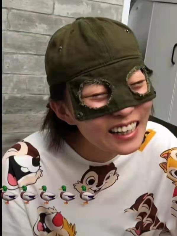 这位25岁的江苏女孩，北京的服务员和吉祥的工人现在成为互联网名人，年收入为3000万