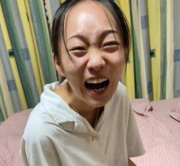 这位25岁的江苏女孩，北京的服务员和吉祥的工人现在成为互联网名人，年收入为3000万