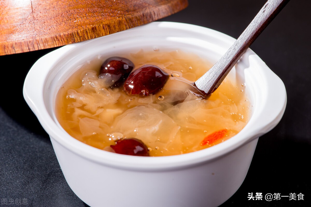 冬季女性养生食谱（推荐几款秋冬最好喝的营养汤食谱）(1)