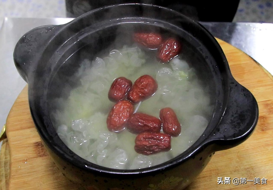 冬季女性养生食谱（推荐几款秋冬最好喝的营养汤食谱）(3)