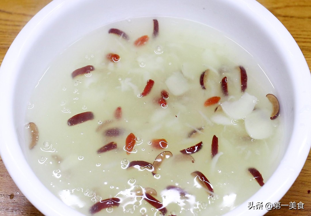 冬季女性养生食谱（推荐几款秋冬最好喝的营养汤食谱）(9)