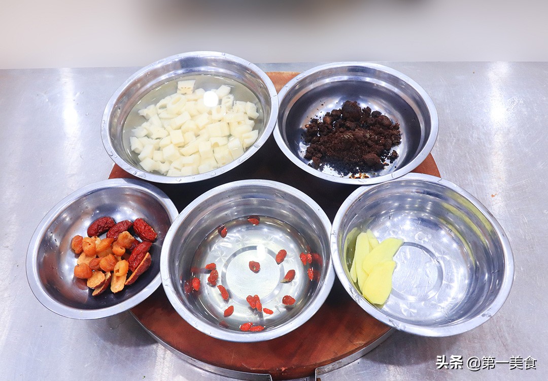 冬季女性养生食谱（推荐几款秋冬最好喝的营养汤食谱）(10)