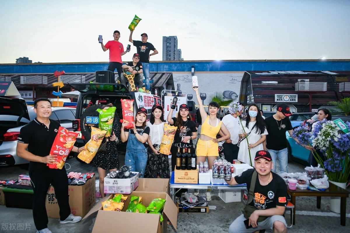 地摊货源热卖批发市场（新手摆摊生意怎么找货源）(4)
