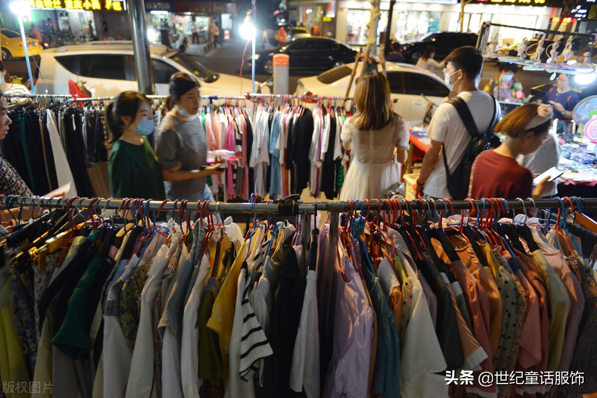 大牌尾货批发市场在哪里（品牌服装尾货摆地摊）(2)