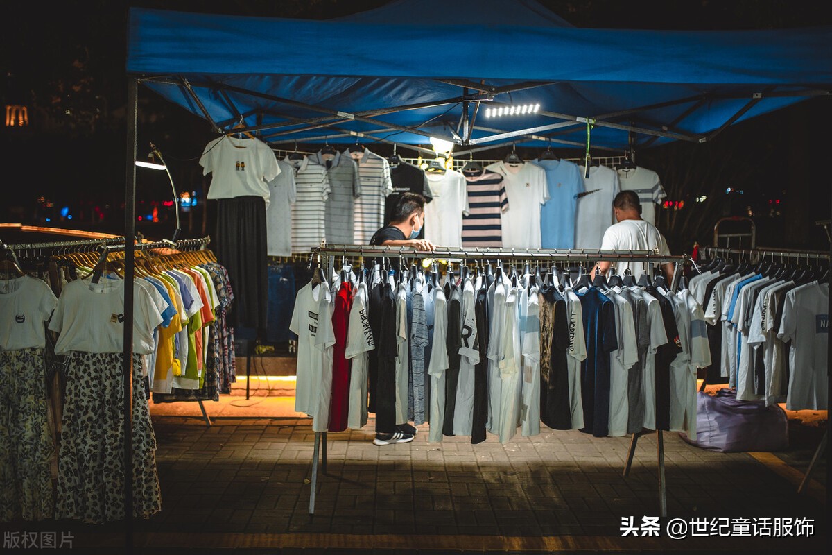 我想批发服装自己摆摊卖（新手摆地摊卖衣服的诀窍）(6)